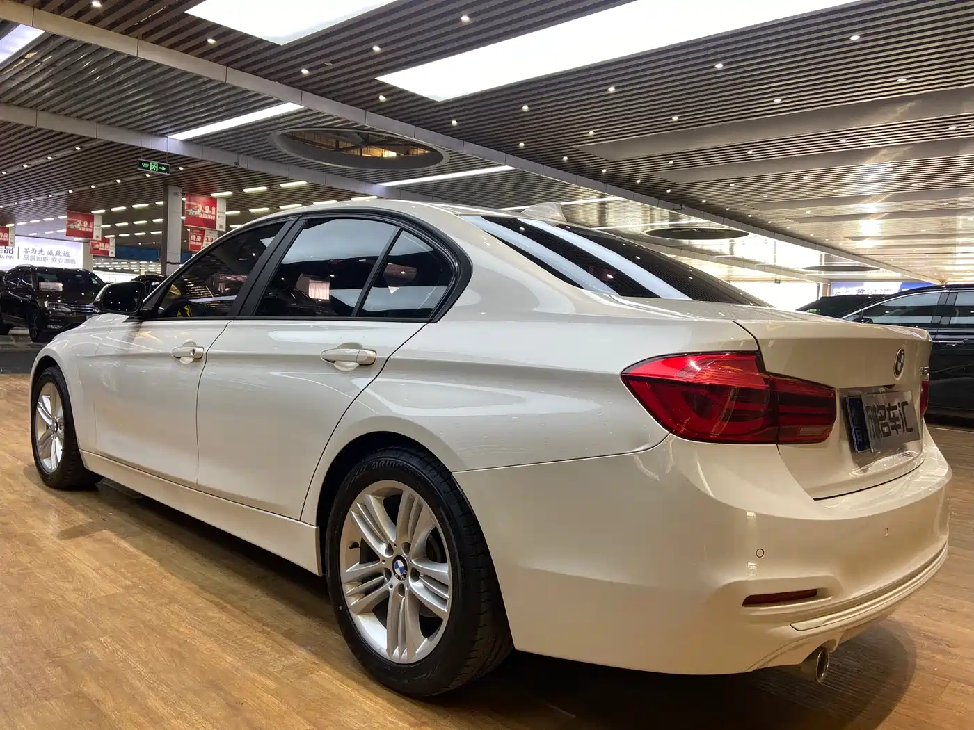 BMW 3 Series 2016 320i Fashion Model фото 22