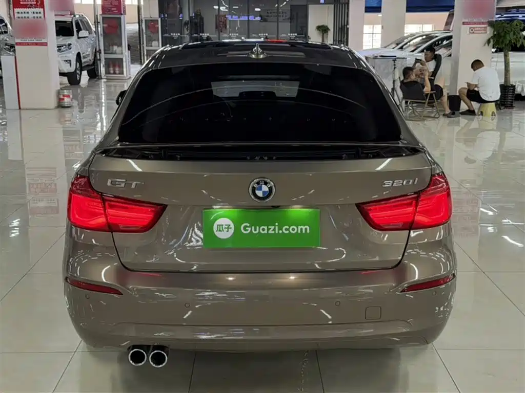 BMW 3 Series GT 2018 320i Fashion фото 12