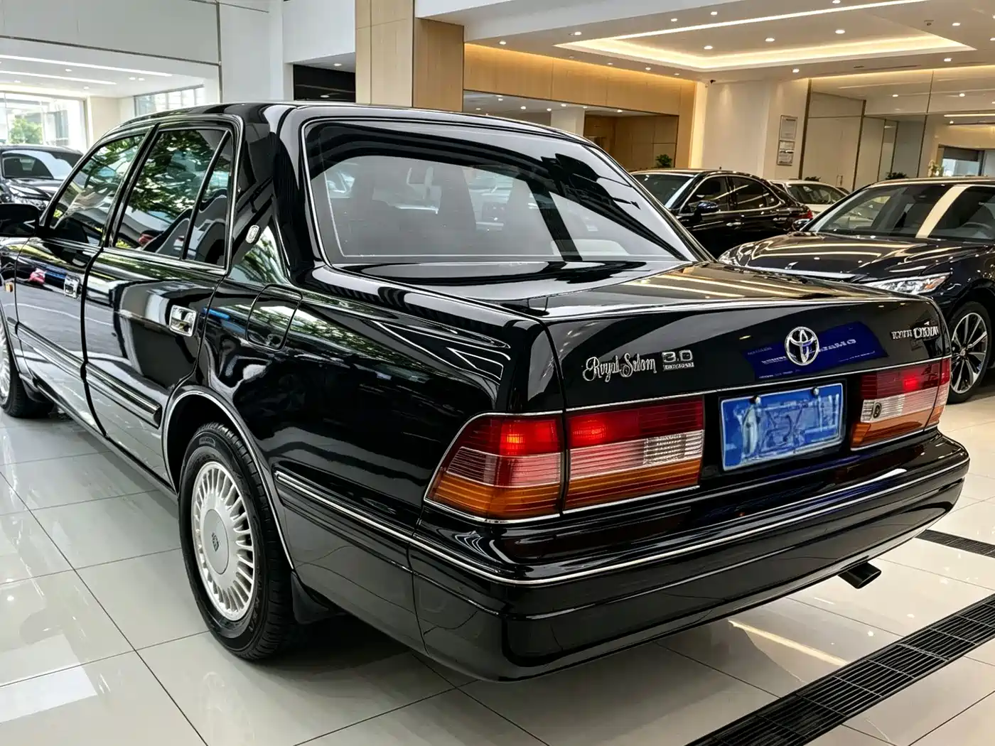 Toyota Crown фото 14