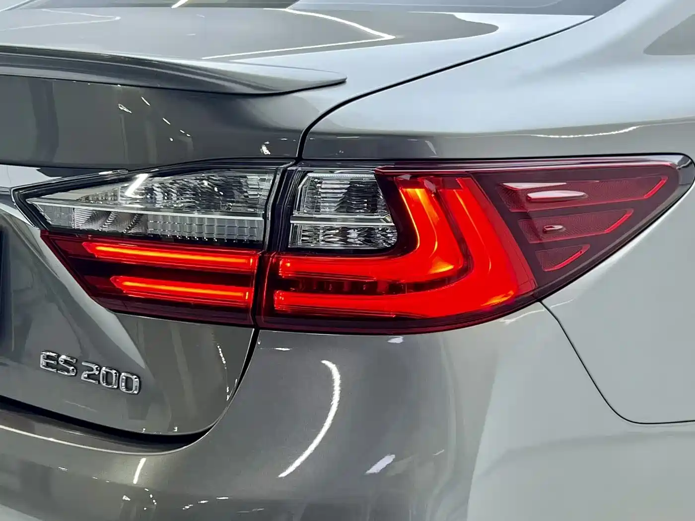 Lexus ES 2015 200 Elite Edition фото 17