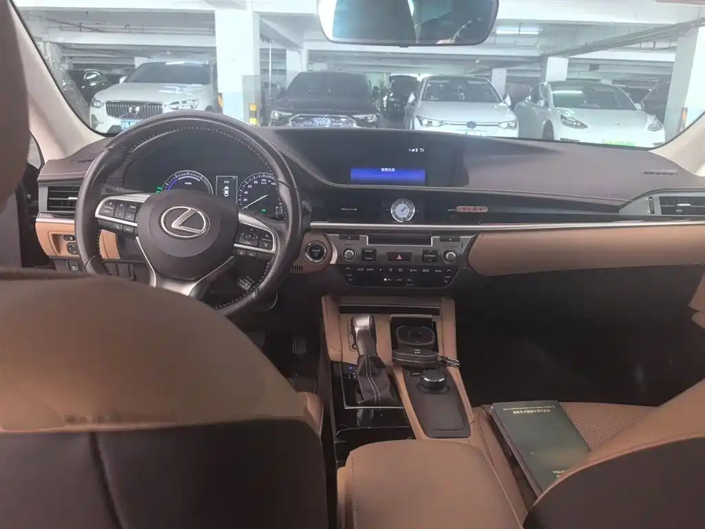 Lexus ES 2015 300h Comfort Edition фото 13
