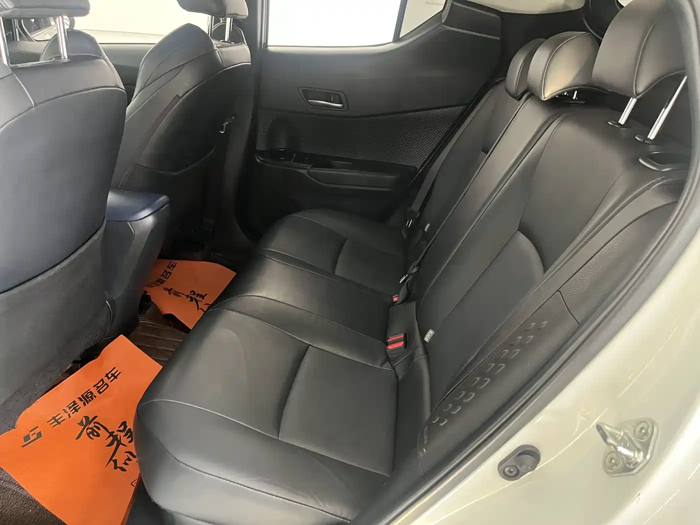 Toyota C-HR 2021 Dual Engine 2.0L E-CVT Luxury Edition фото 8