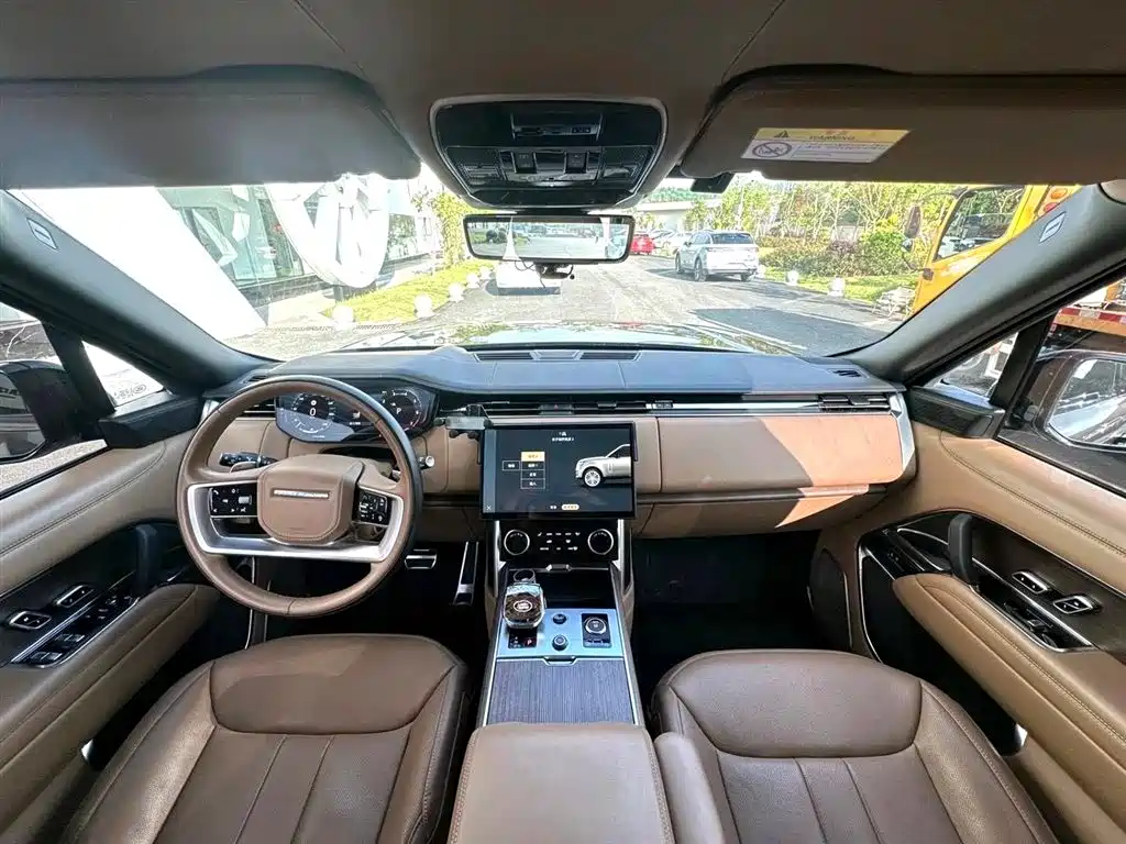 Land Rover Range Rover 2022 3.0 L6 400PS Heritage Extended Classic Edition фото 4