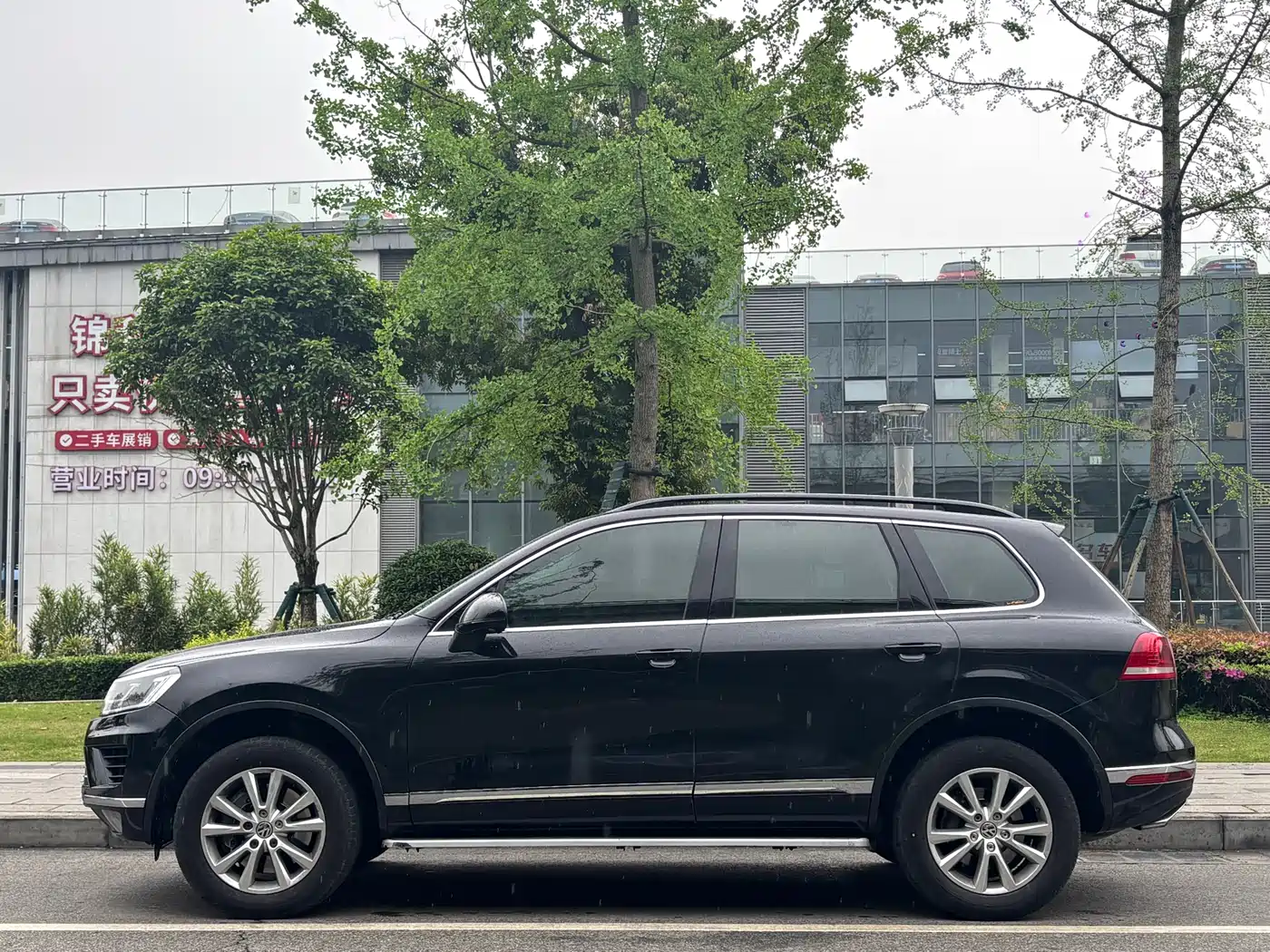 VOLKSWAGEN TOUAREG