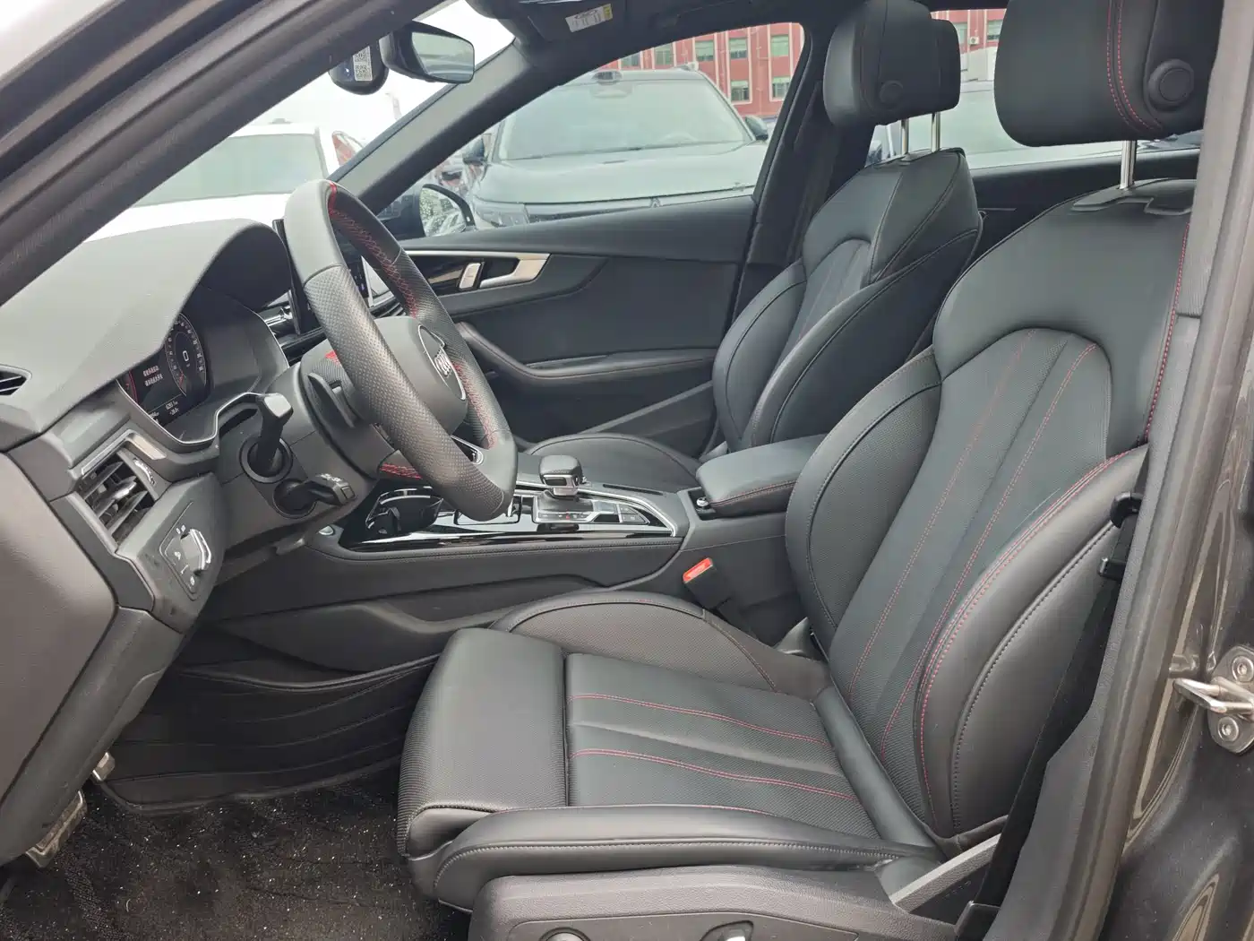 Audi A4L 2025 2 Million Celebration Edition 40 TFSI Luxury Dynamic фото 8