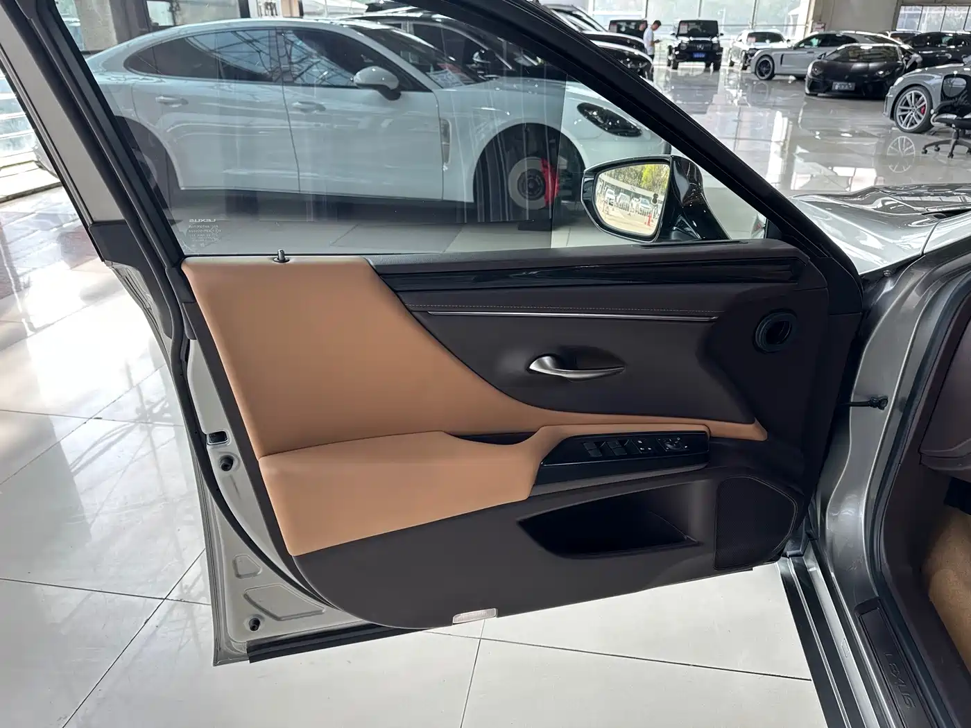 Lexus ES 2020 Model 300h Excellence Edition China V фото 8
