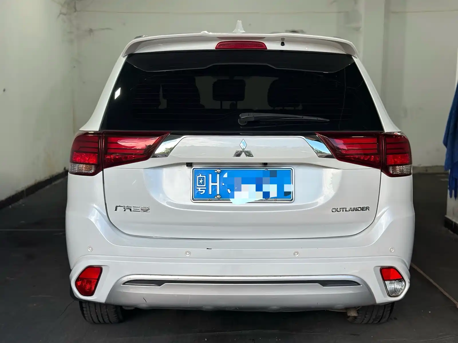Photo 4 - Mitsubishi Outlander