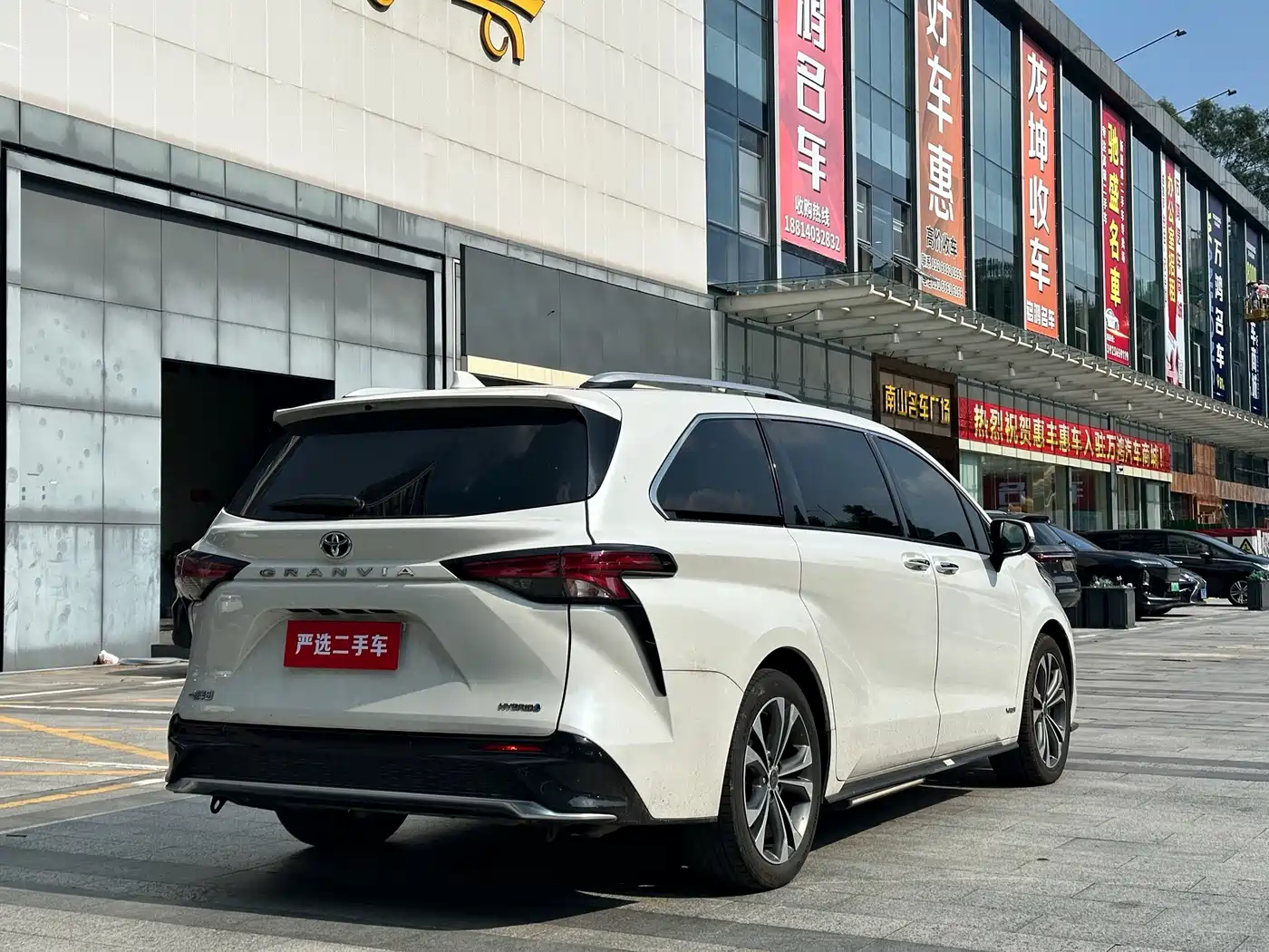 Toyota Granvia 2023 2022 Model Year 2.5L Hybrid Flagship Edition
