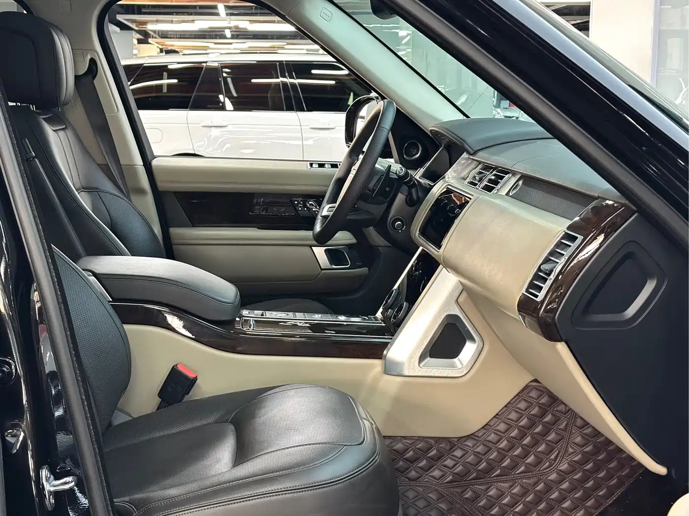 Land Rover Range Rover 2021 3.0 L6 Heritage Edition фото 6