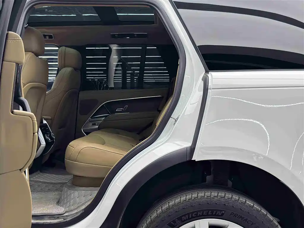 Land Rover Range Rover 2023 3.0 L6 360PS Golden Age Edition фото 7