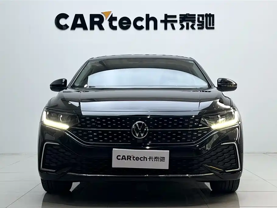 Volkswagen Passat 2023 330TSI Starlight Elite Edition фото 2