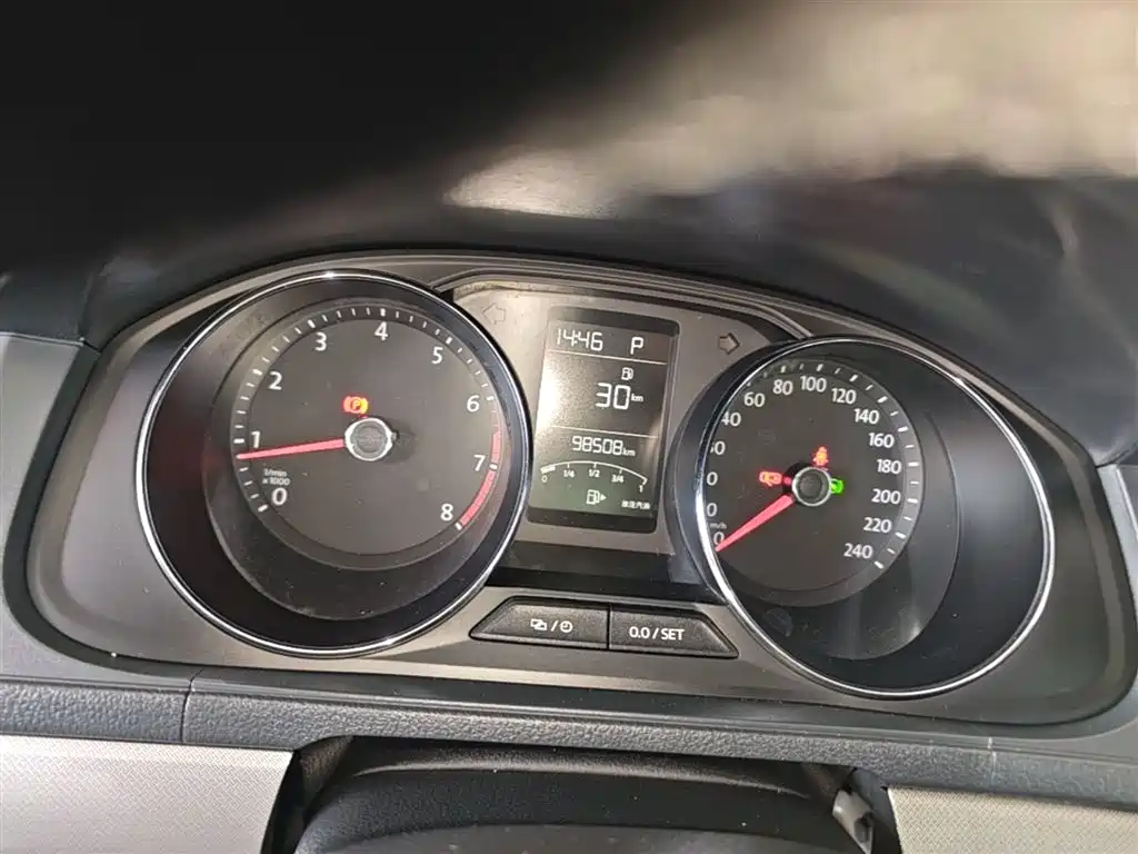 Volkswagen Lavida 2017 1.6L Automatic Comfort Edition фото 12