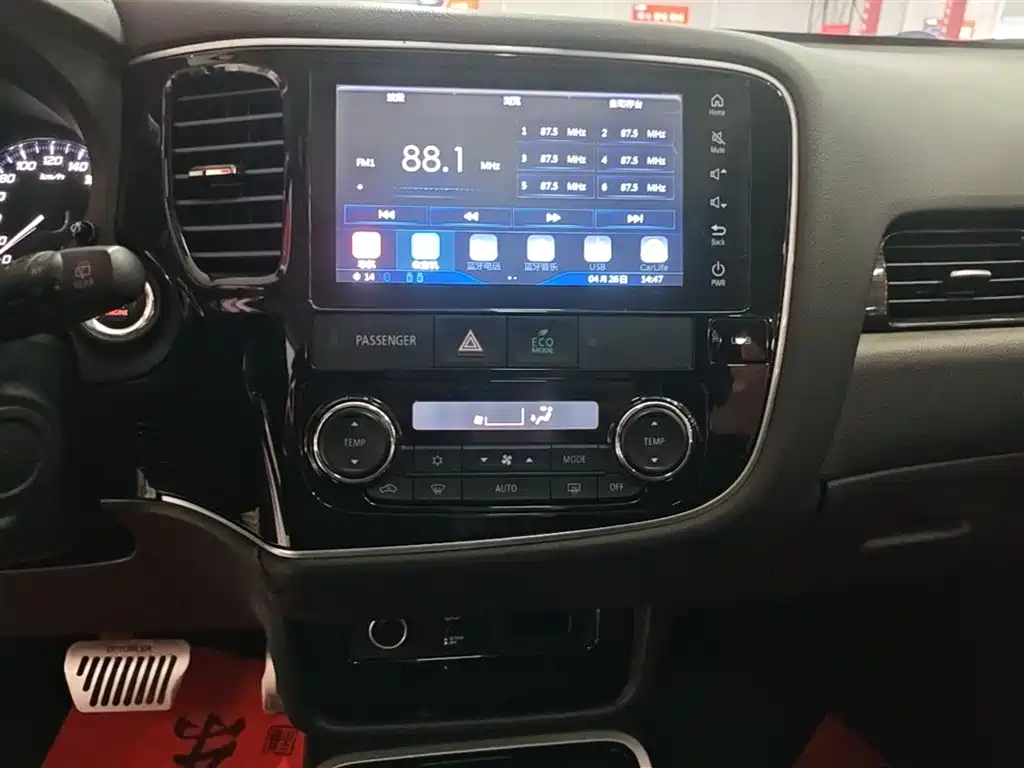 MITSUBISHI OUTLANDER