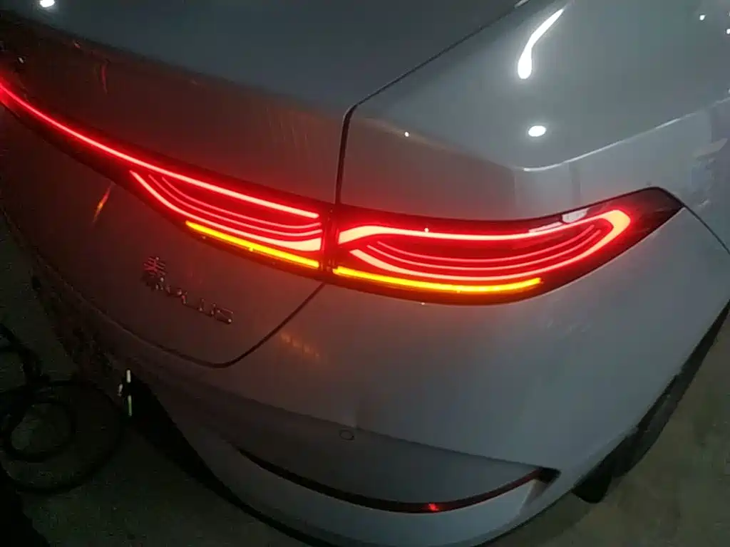 BYD Qin PLUS 2025 DM-i Smart Drive 55KM Leader фото 8