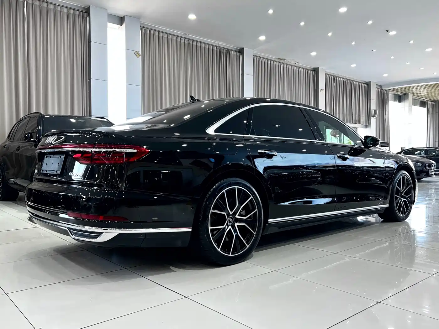 Audi A8 2021 A8L 60 TFSI quattro Premium фото 4