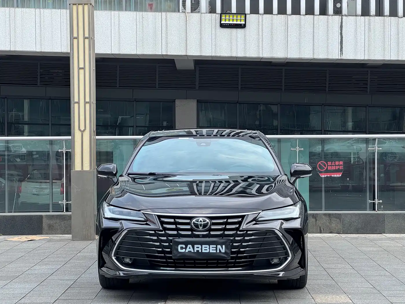 Toyota Avalon 2022 2.0L XLE Premium фото 2