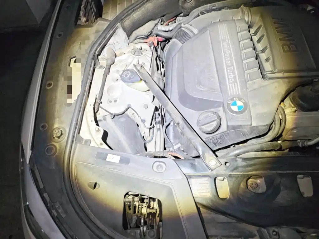 BMW 5 Series GT 2015 535i Leading фото 23