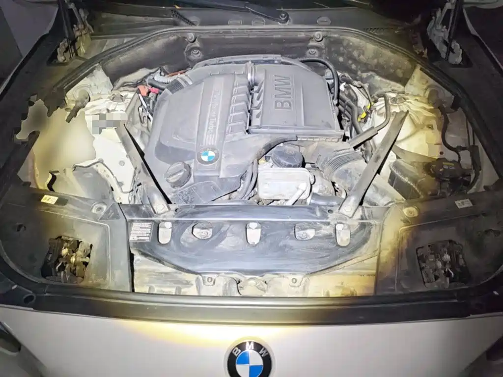 BMW 5 Series GT 2015 535i Leading фото 17