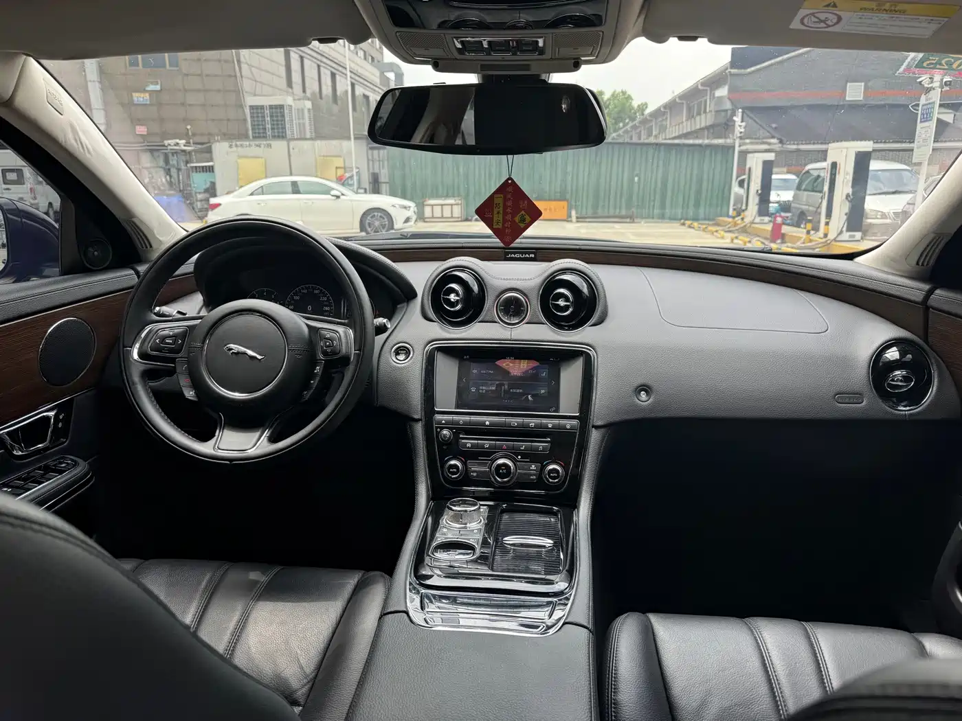 Jaguar XJ 2017 2016 XJL 3.0 SC 2WD Elegance Business Edition