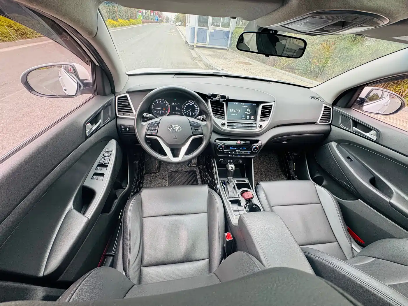 Hyundai Tucson 2018 1.6T DCT 2WD 15th Anniversary Special Edition фото 10
