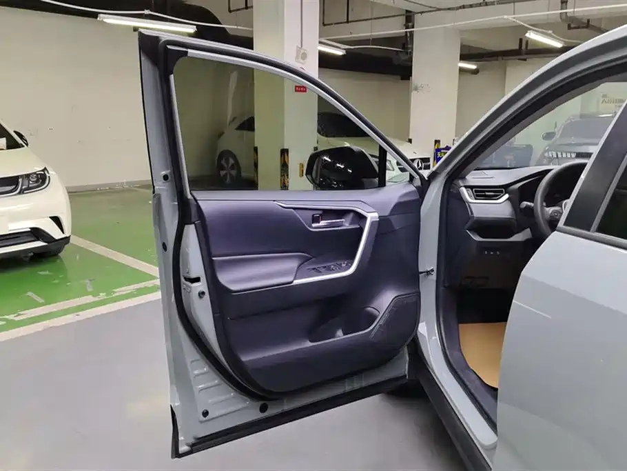 Toyota RAV4 Rongfang 2020 2.0L CVT 2WD Trend Edition фото 7