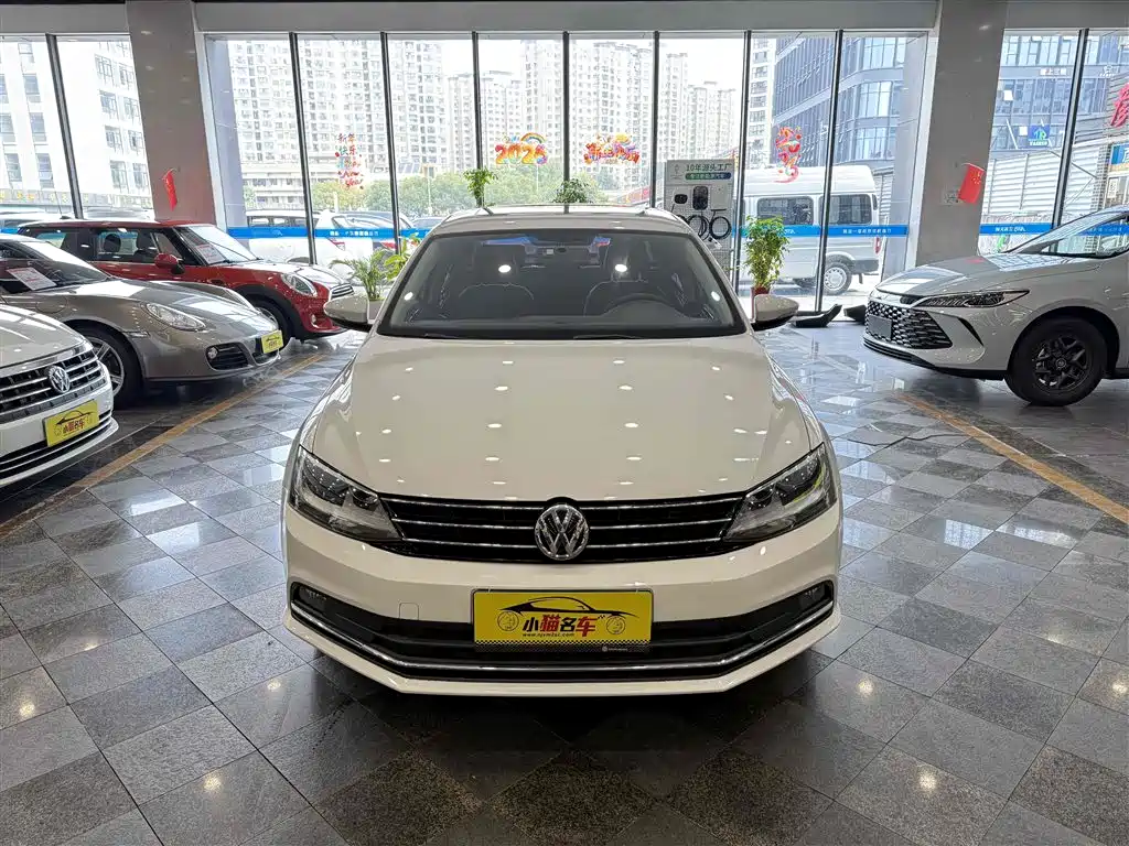 Volkswagen Sagitar 2015 230TSI Automatic Comfort фото 2