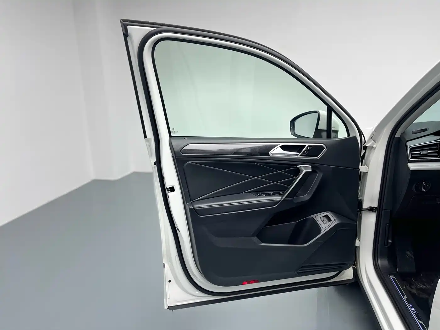 Volkswagen Tiguan L PHEV 2022 430PHEV Plug-in Hybrid Premium фото 17