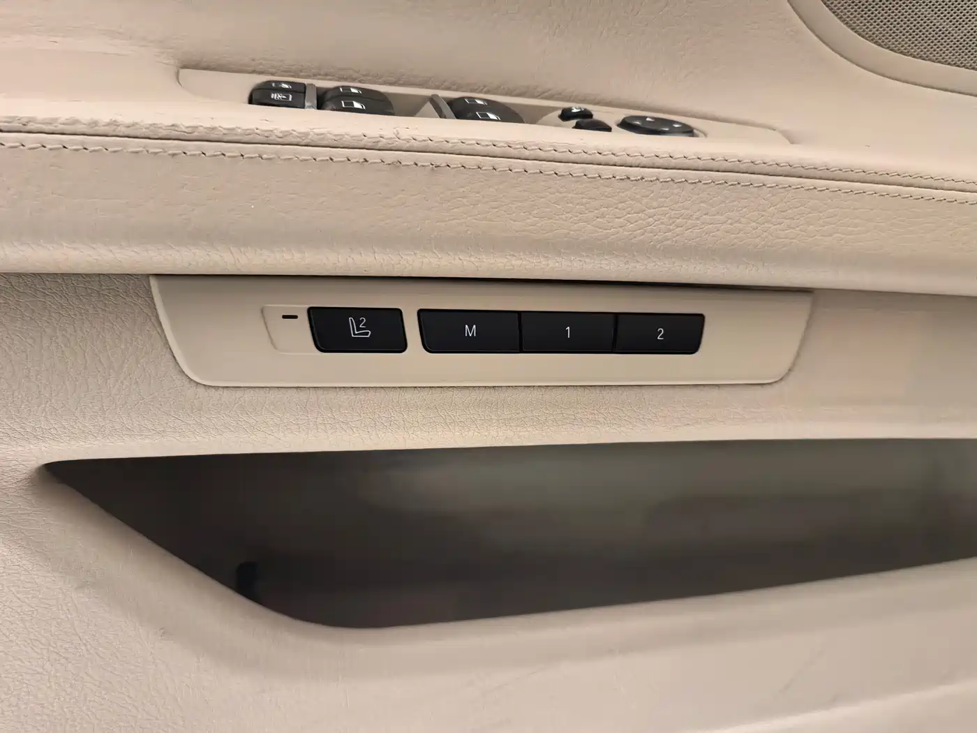 BMW 7 Series 2011 730Li Elegance фото 9