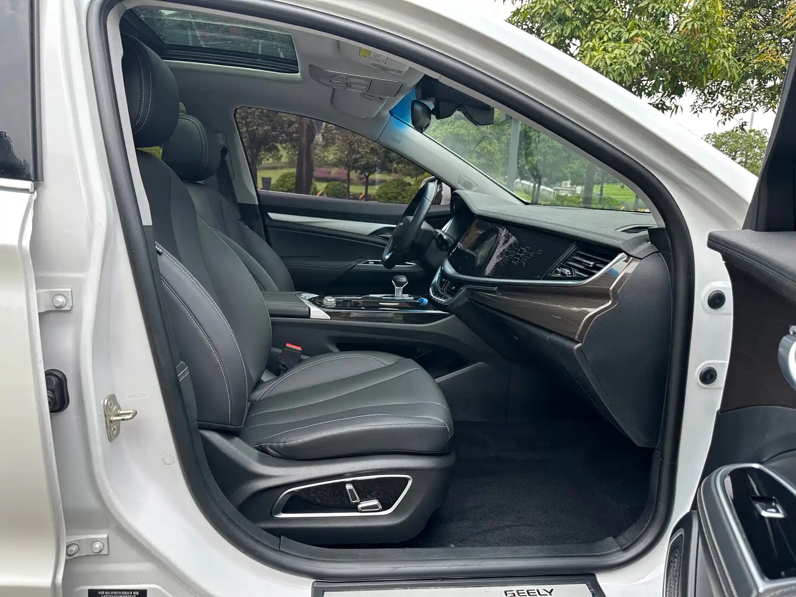 Фото 27 - Geely Borui