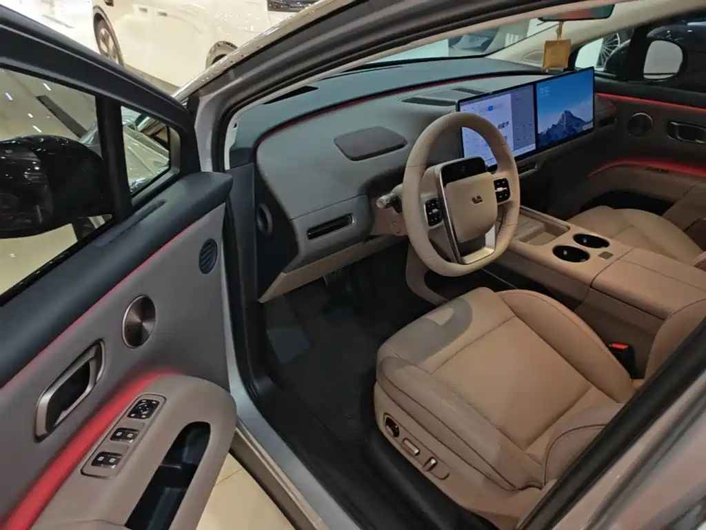 Li Auto Li i8 2025 2025 Standard Edition