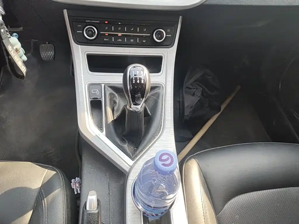 Фото 14 - Geely Vision