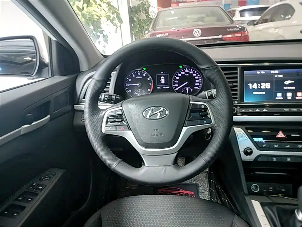 Hyundai Elantra 2016 1.6L Manual Smart & Vibrant Model фото 11