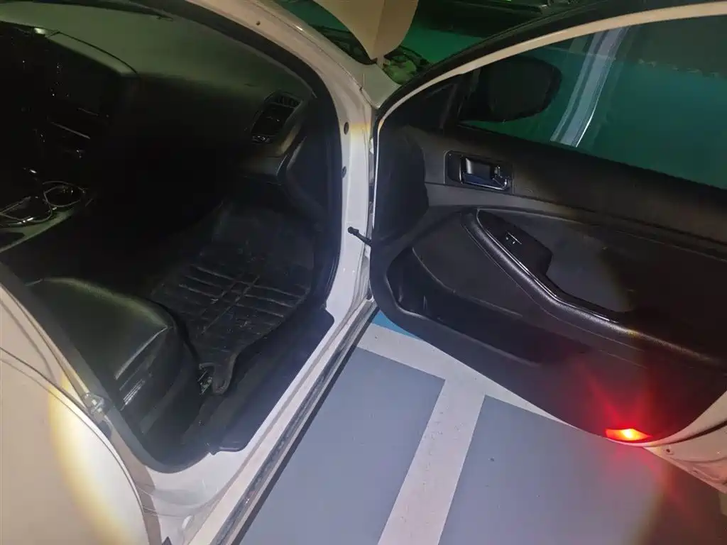 Kia K5 2015 2.0L Automatic LUX фото 21