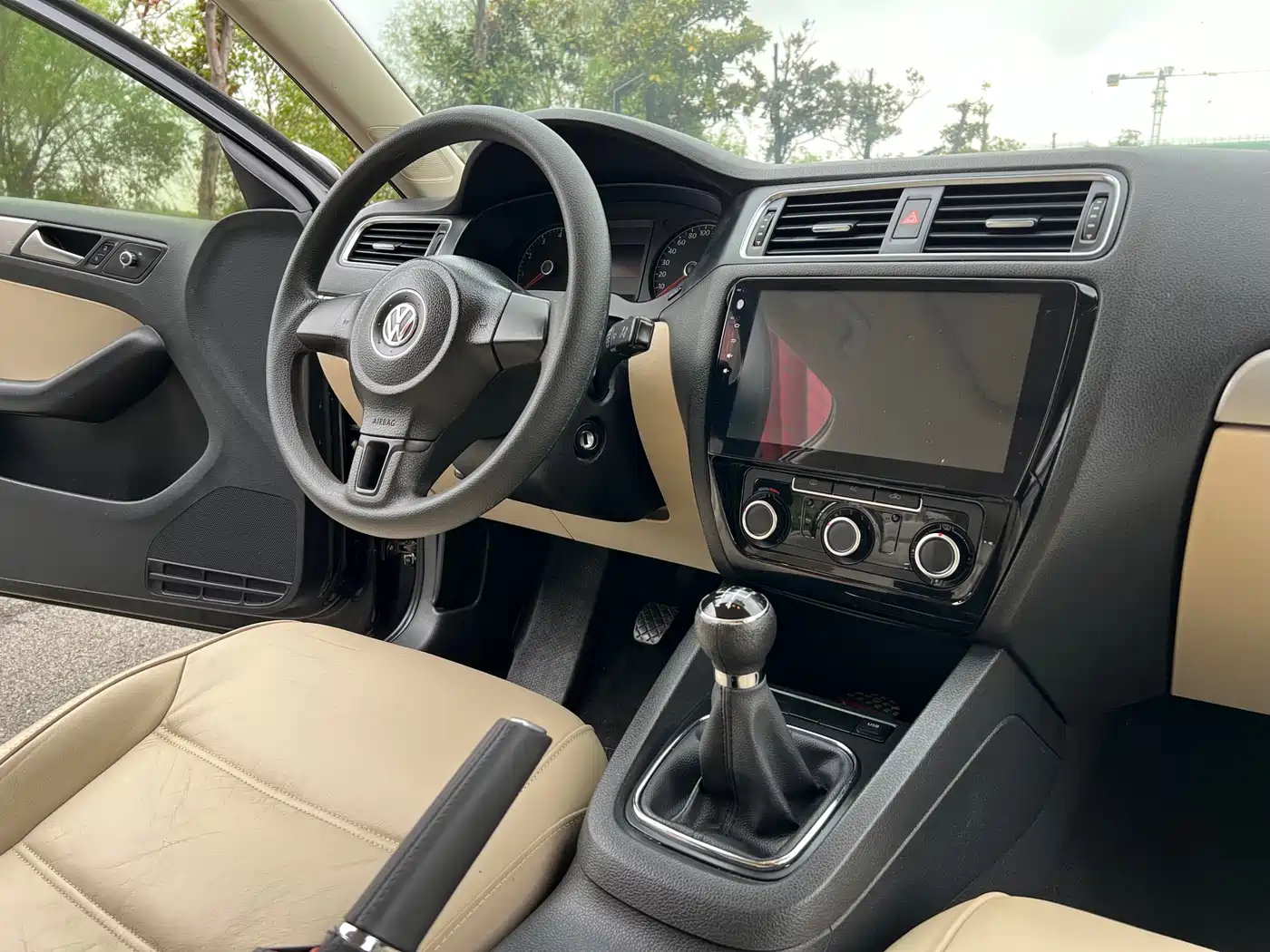Volkswagen Sagitar 2012 Model 1.6L Manual Comfort фото 8