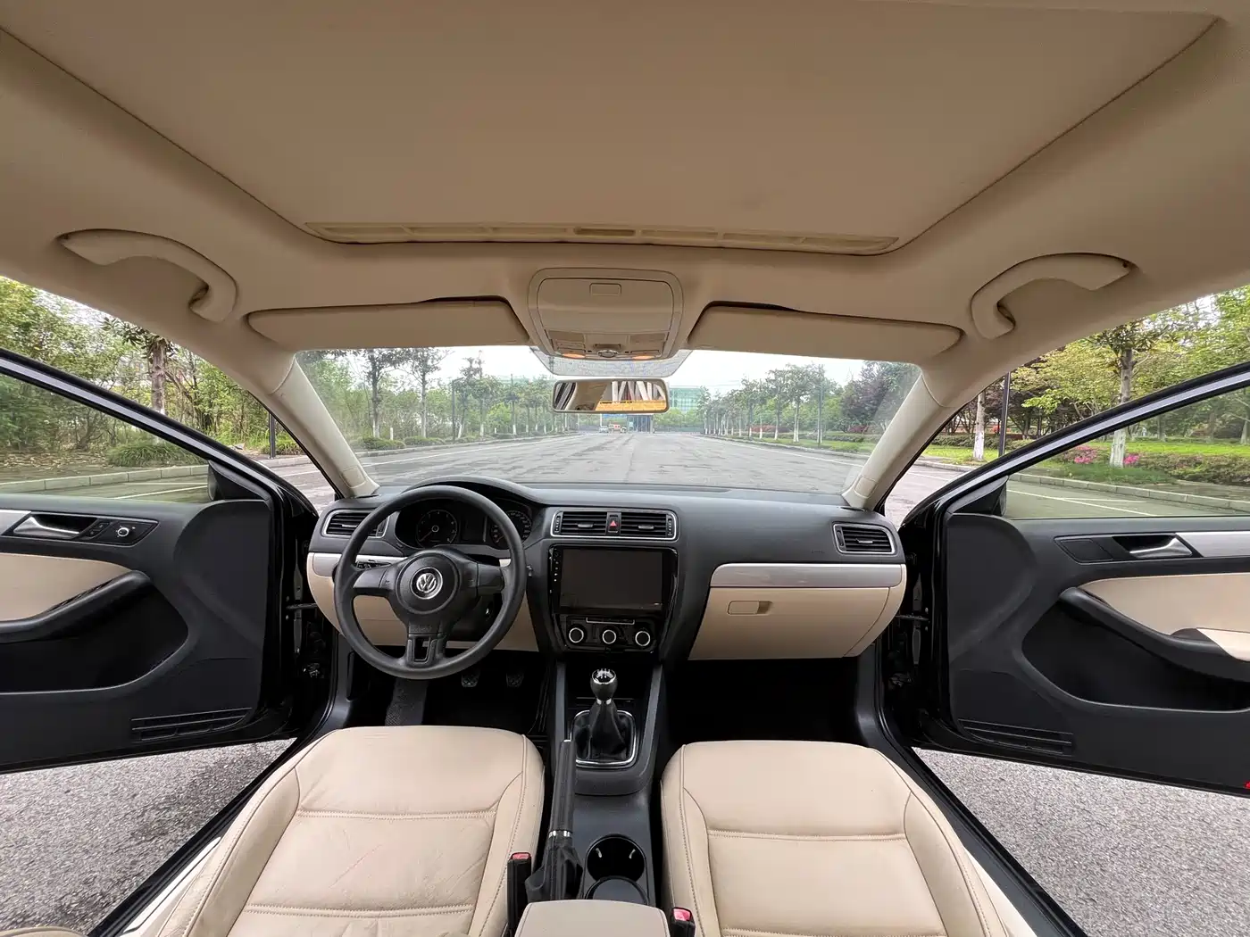 Volkswagen Sagitar 2012 Model 1.6L Manual Comfort фото 9