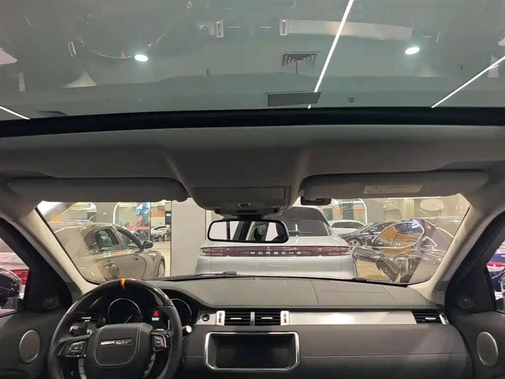 Land Rover Range Rover Evoque 2017 2.0T SE PLUS Smart Enjoy Edition фото 18