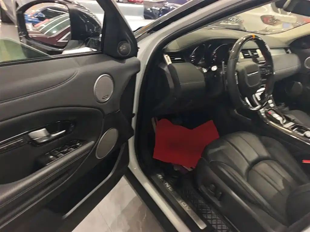 Land Rover Range Rover Evoque 2017 2.0T SE PLUS Smart Enjoy Edition фото 16