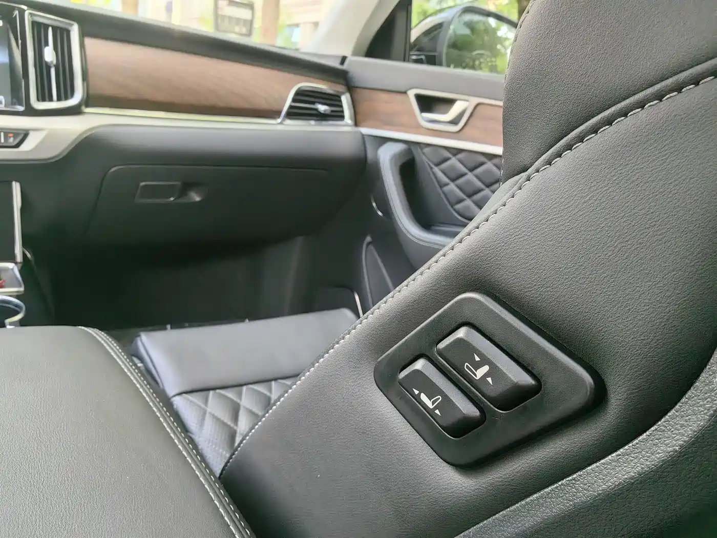 Hongqi HS7 2019 3.0T Automatic 4WD Smart Connection Flag Smooth Edition фото 19