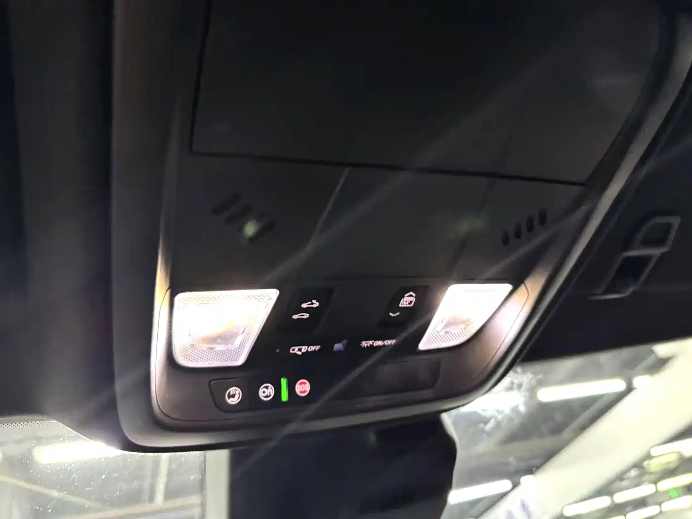 Cadillac XT4 2018 Model 28T 4WD Leading фото 16