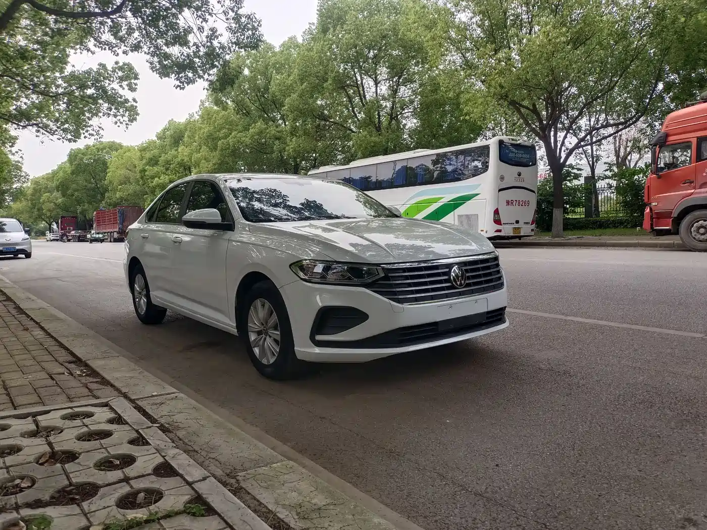 Volkswagen Lavida 2024 Model 1.5L Automatic Delight Edition фото 2