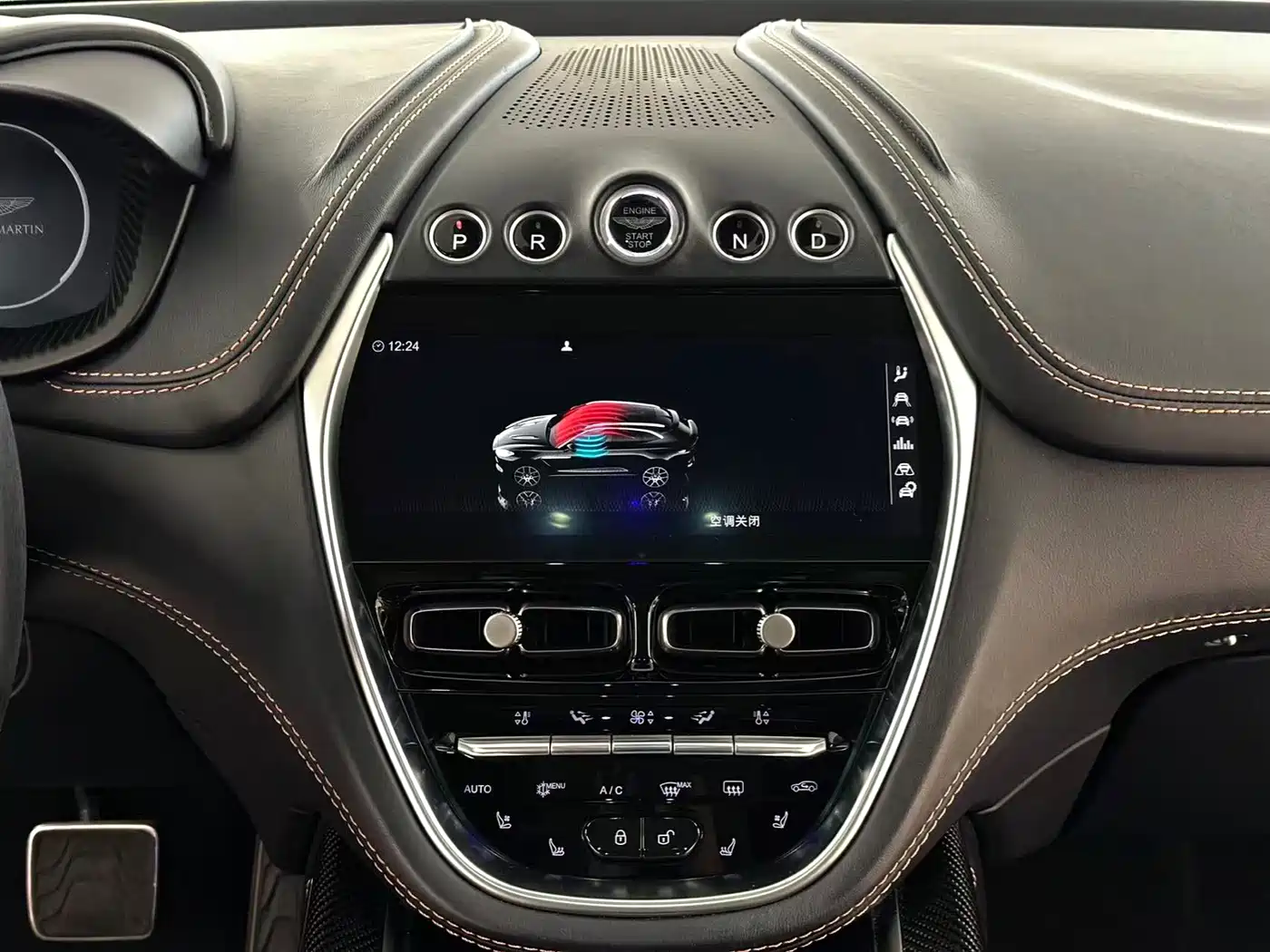 Photo 19 - Aston Martin DBX