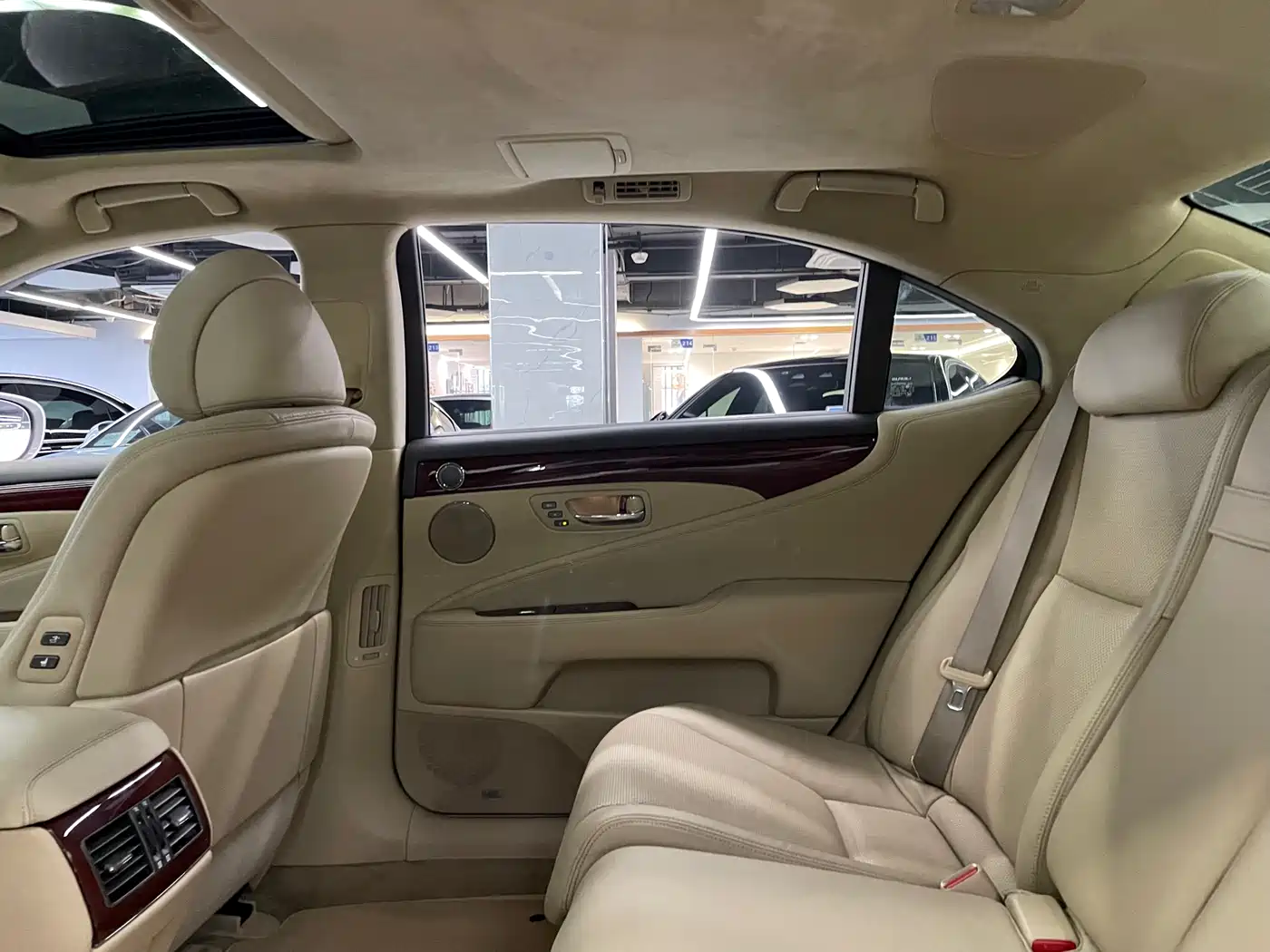 Lexus LS 2006 460L фото 30