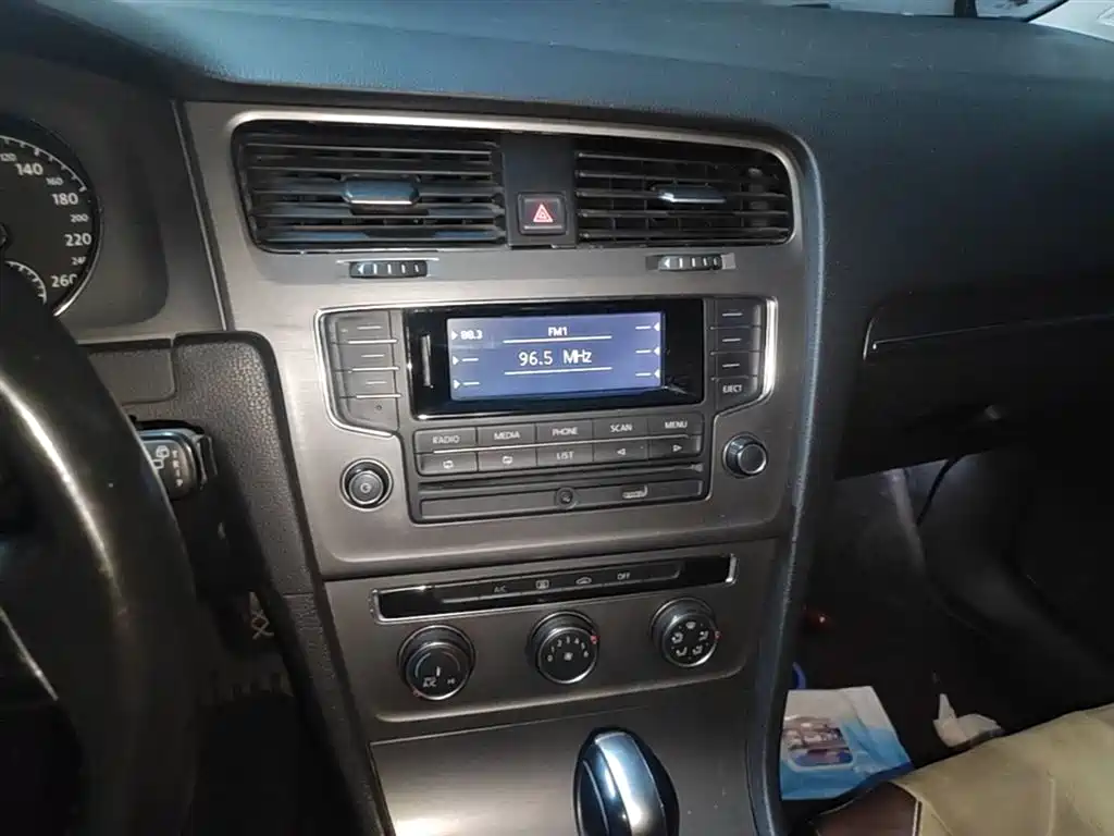 Volkswagen Golf 2014 1.6L Automatic Comfort фото 13