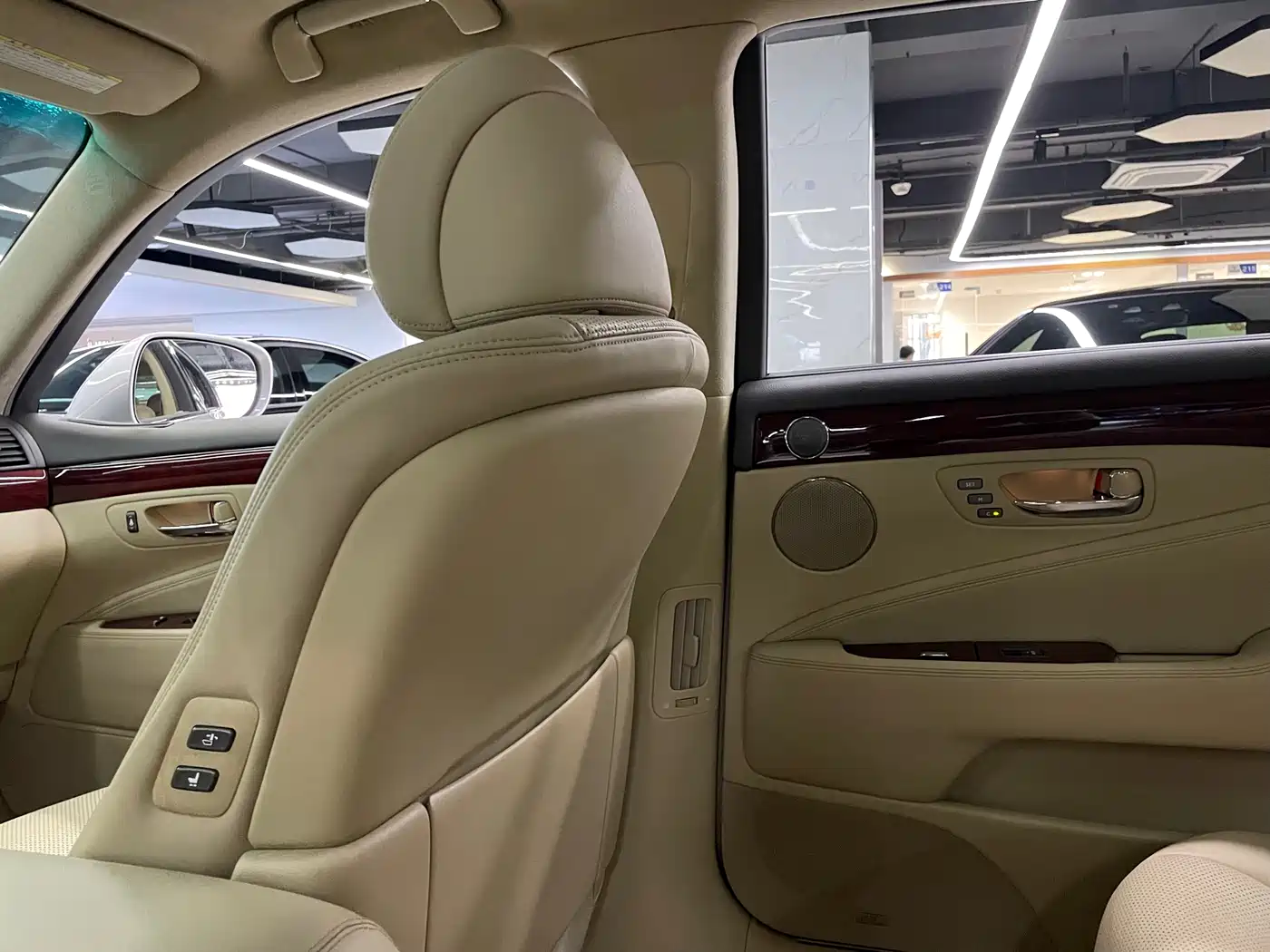 Lexus LS 2006 460L фото 31