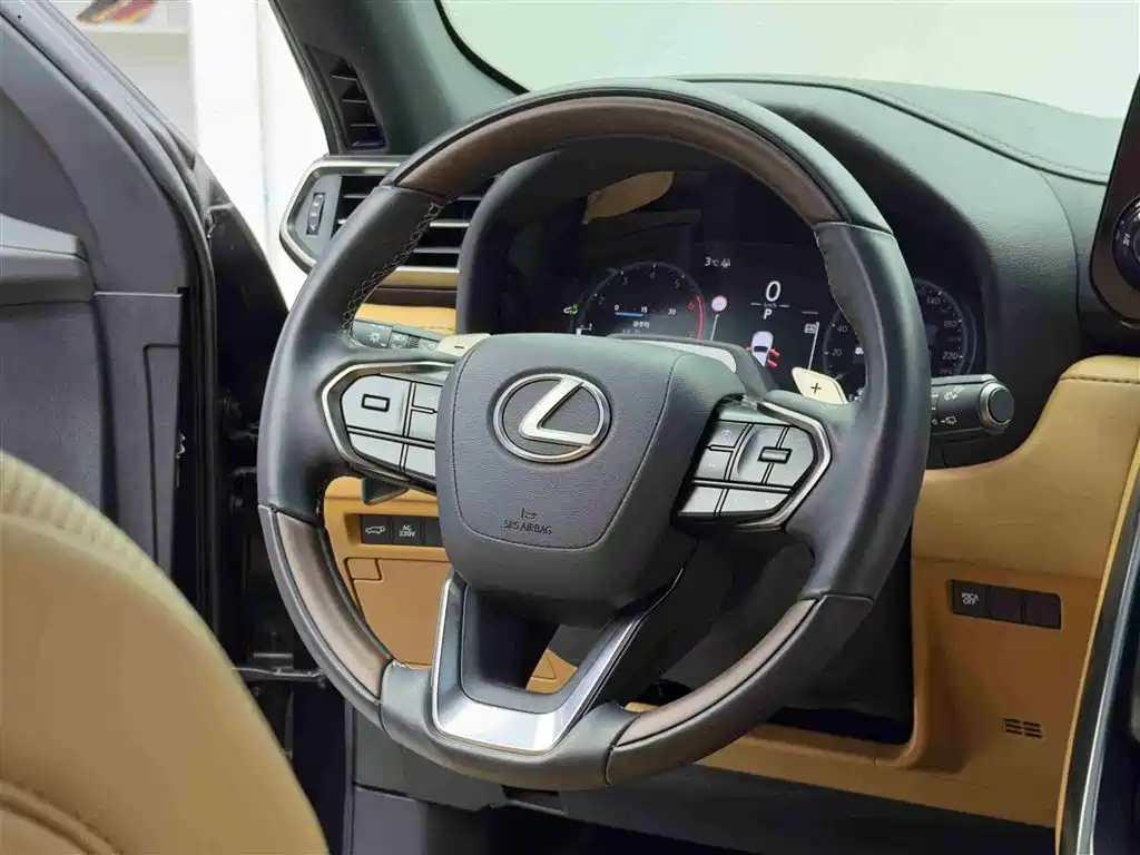 Lexus LX 2025 700h Boundary Edition фото 12