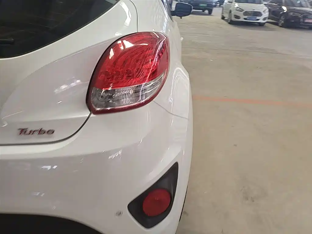 Hyundai Veloster 2015 1.6T Automatic Luxury Edition фото 8