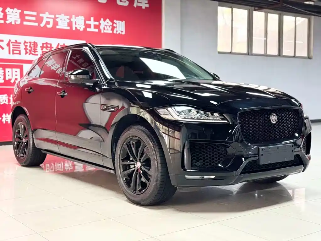 Photo 3 - Jaguar F-PACE