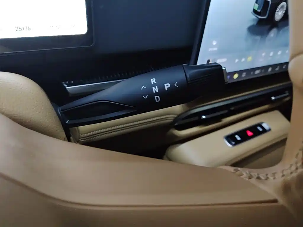 Voyah Auto Voyah Dreamer 2026 2025 PHEV 4WD Kunpeng Premium Edition
