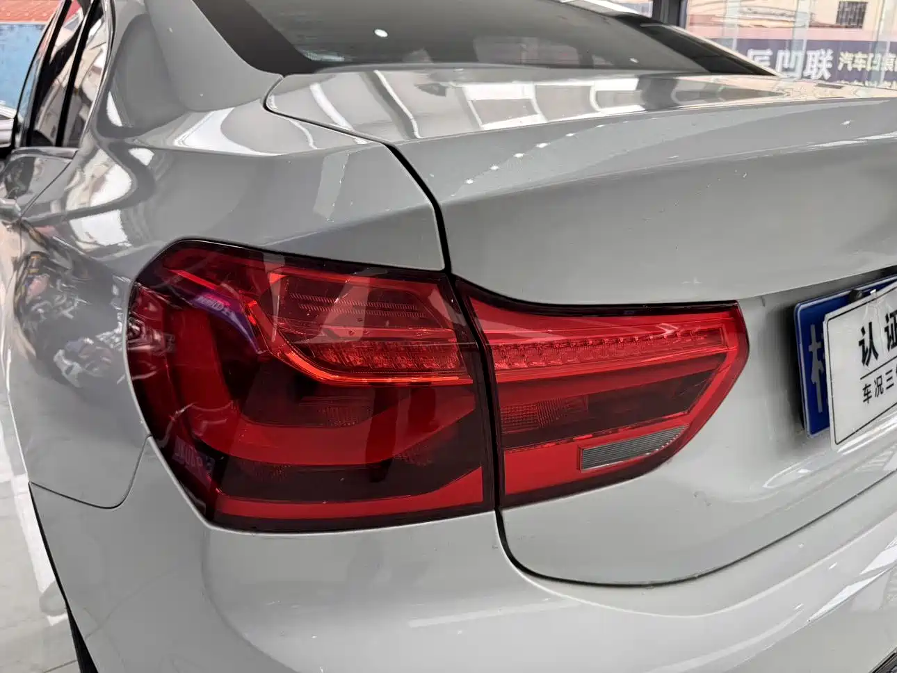 BMW 1 Series 2018 118i Sport Edition фото 3