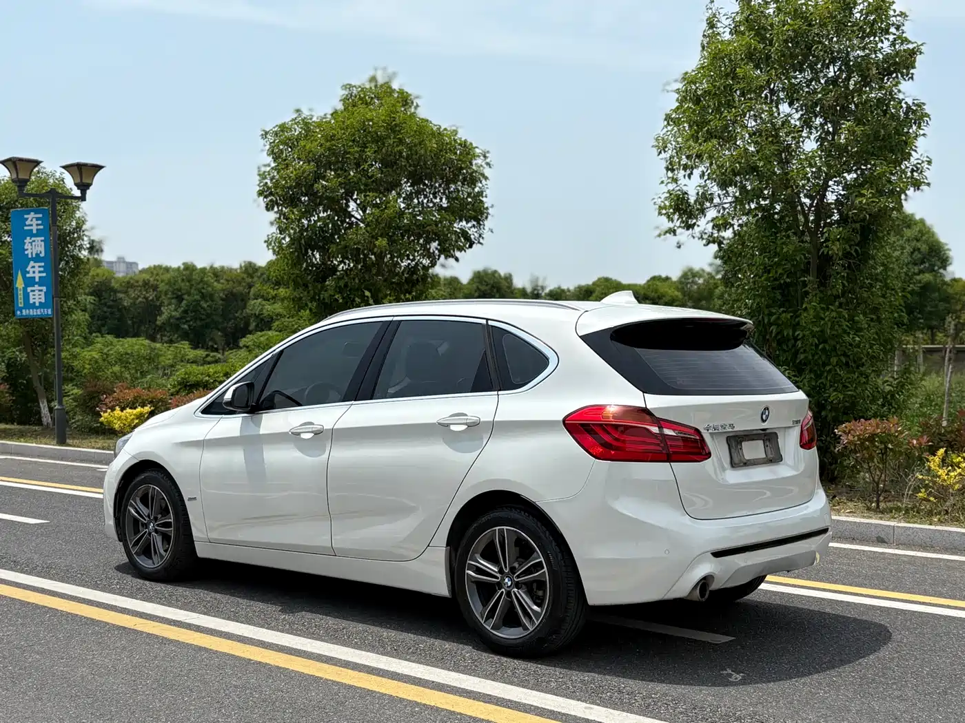 BMW 2 Series Touring 2018 218i M Sport Package фото 4